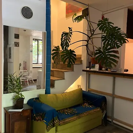 Chillton Hostel *