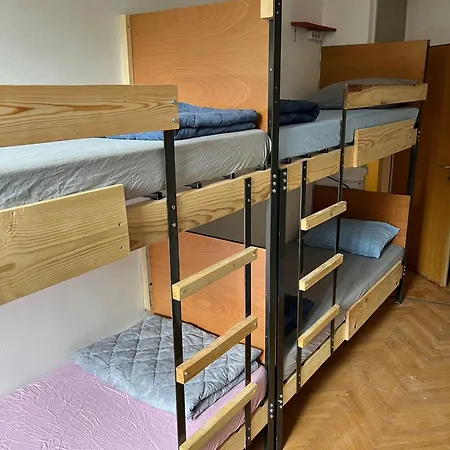 Chillton Hostel *
