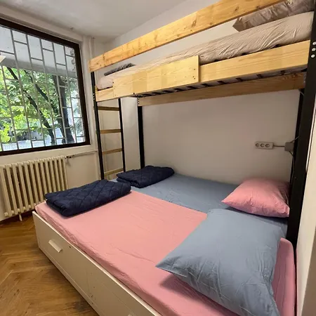 Chillton Hostel *